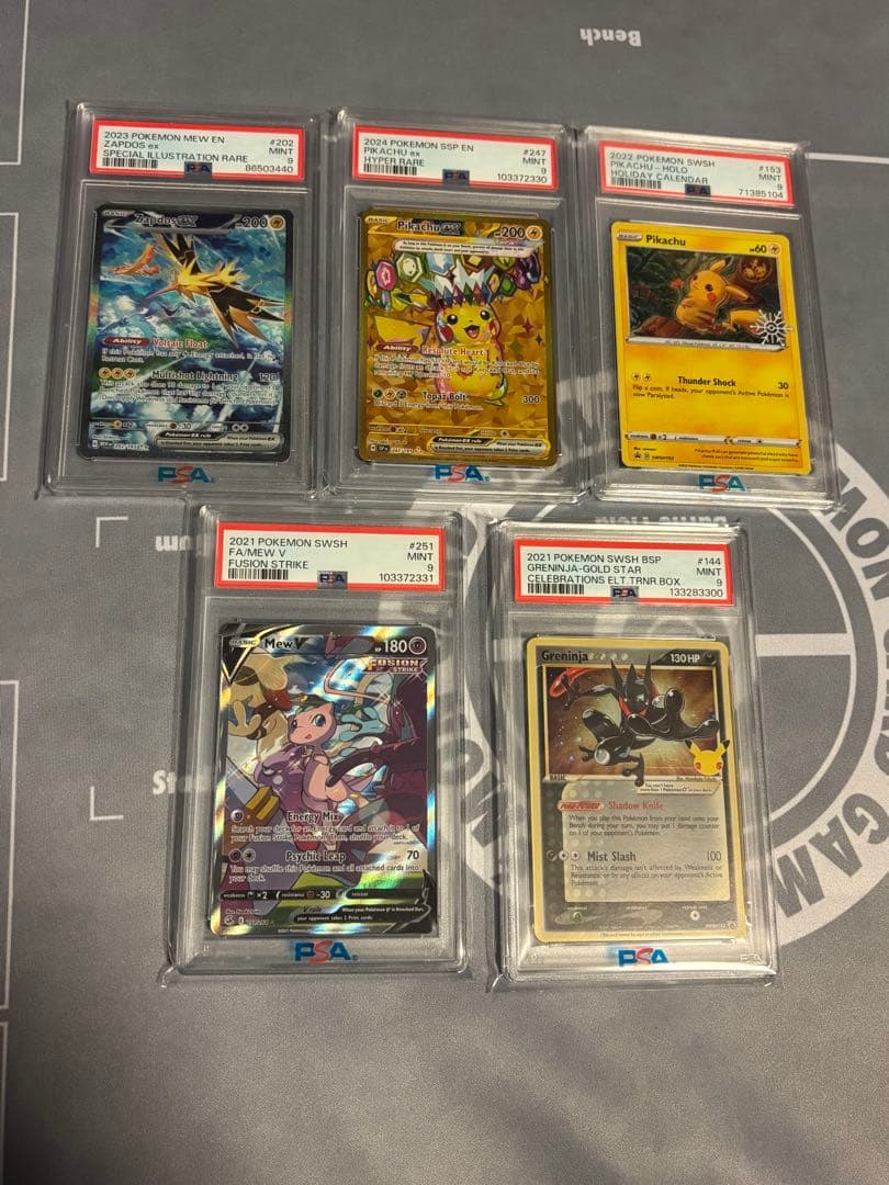 ピカチュウ　ホリデイカレンダー　psa9 ミュウv sa 25th 英語