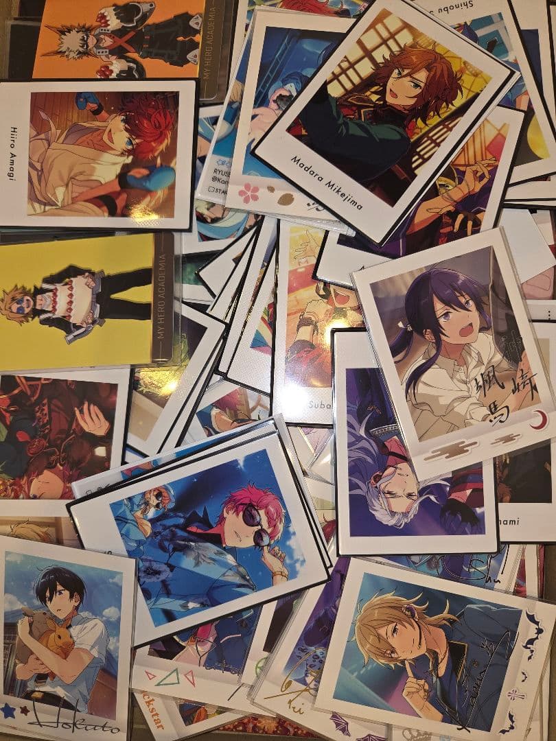 アニメグッス　大量まとめ売り　紙類・薄物・カード・シール約1000点以上