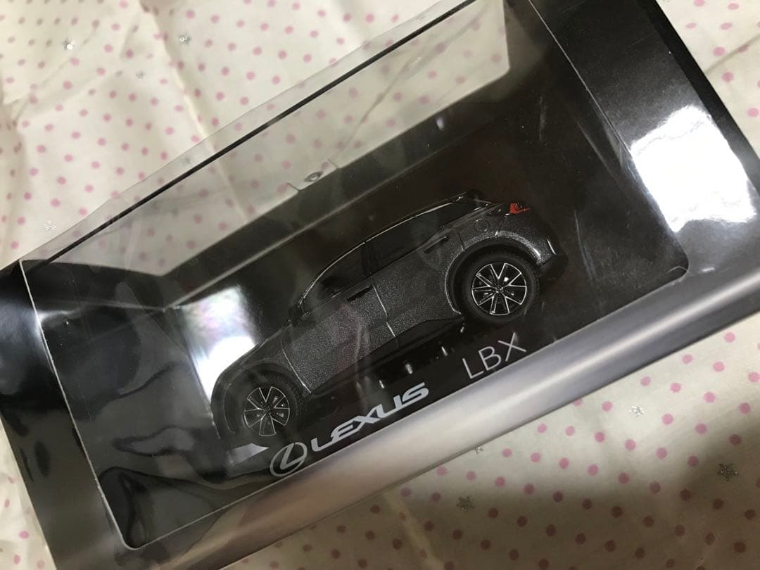 レクサス　LBX 左ハンドル　京商　④