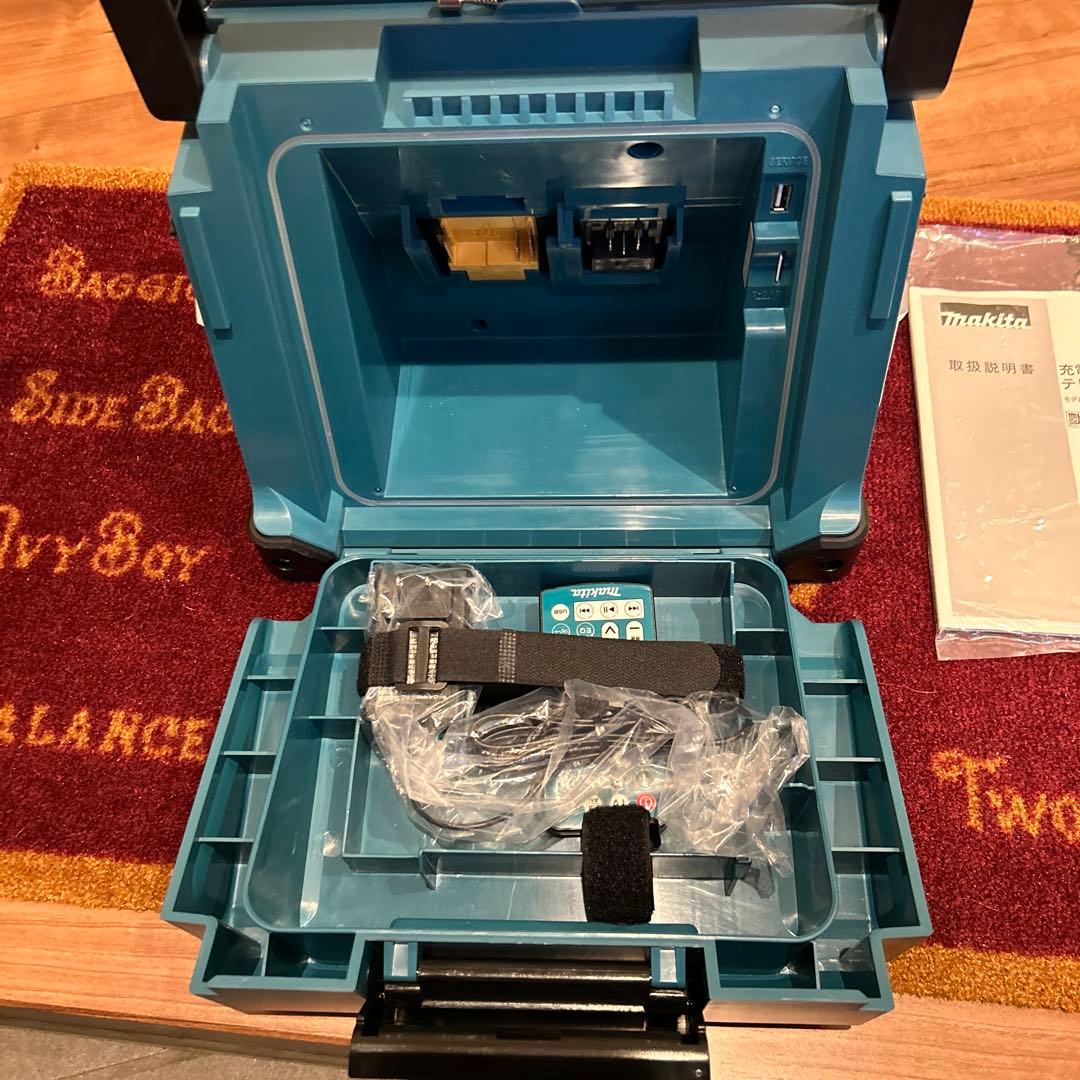 おまけ付き！マキタ充電式ラジオ付テレビ TV100+ツールバッグ　中古美品