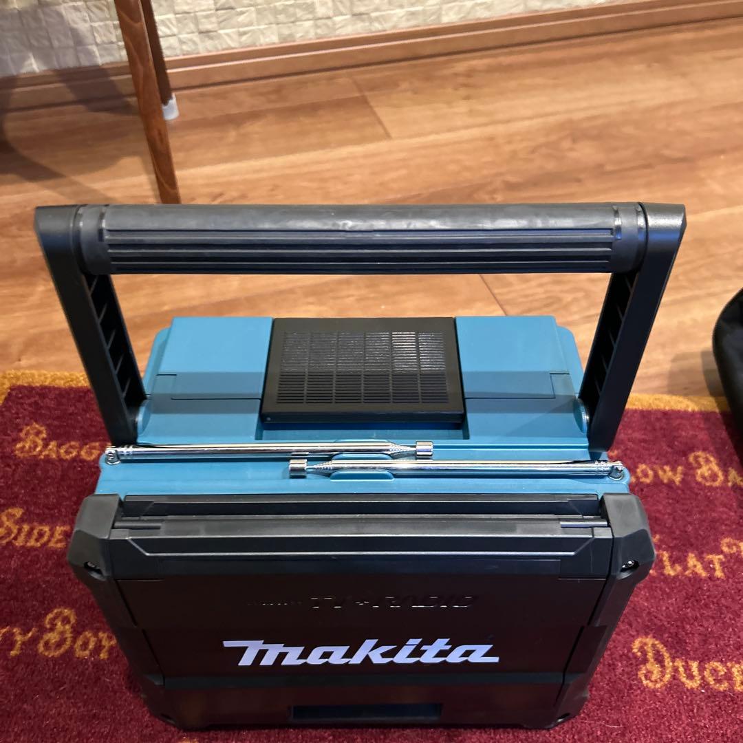 おまけ付き！マキタ充電式ラジオ付テレビ TV100+ツールバッグ　中古美品