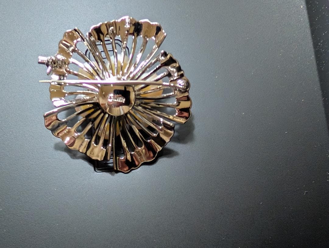 真珠のブローチ　ミキモト 　お花のモチーフ