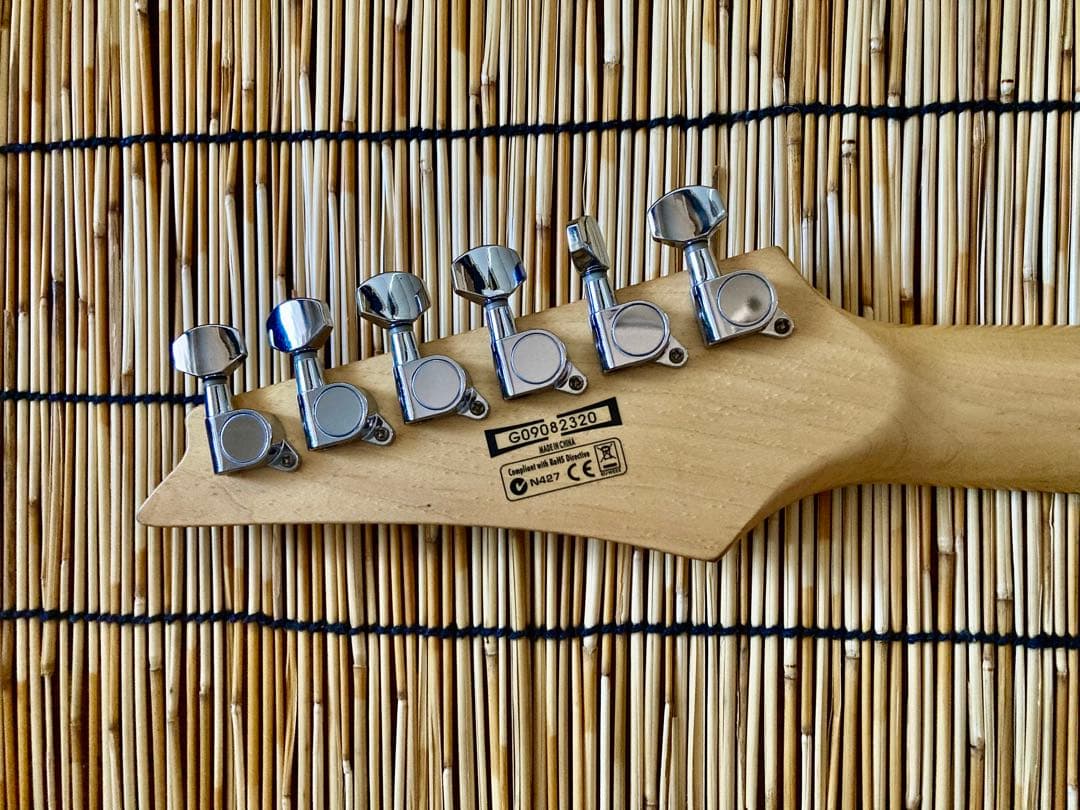 ☆鮮やかなメタリックレッド　新機能満載　Ibanez GIO ST