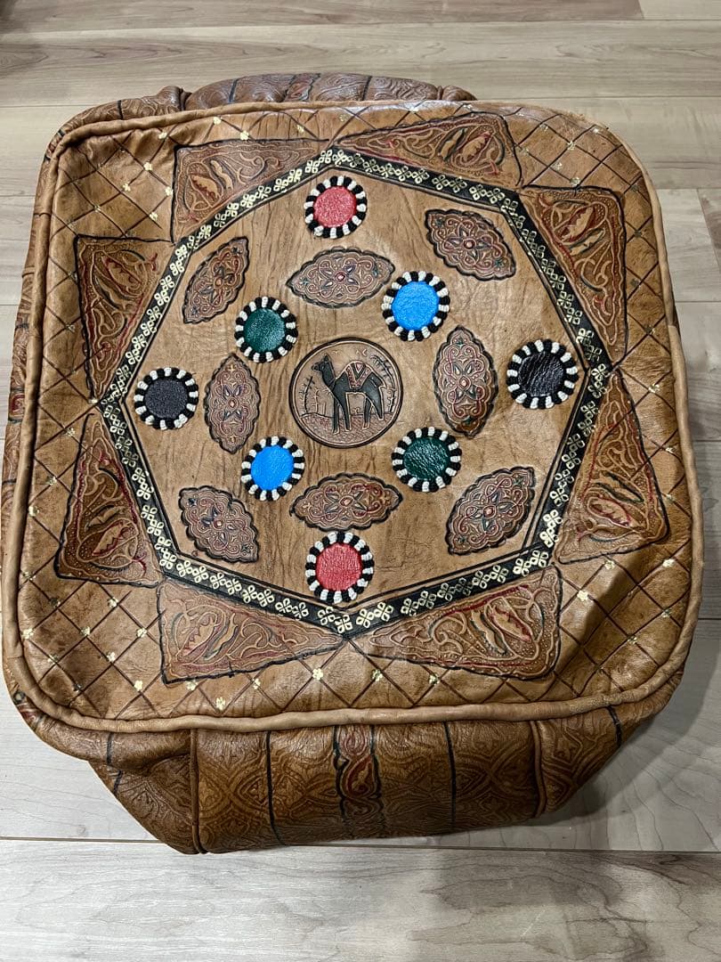 プフ　モロッコ風　クッションカバー　馬　刺繍　革　アンティーク