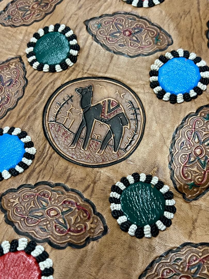 プフ　モロッコ風　クッションカバー　馬　刺繍　革　アンティーク