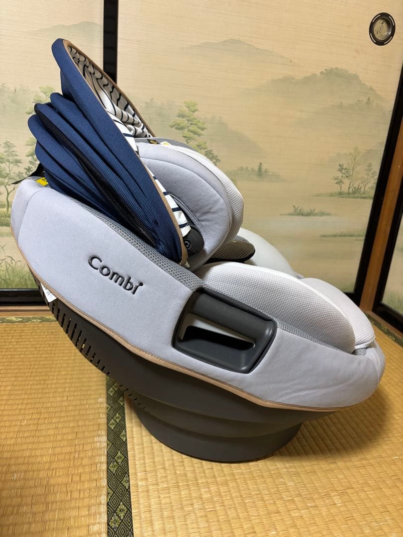 コンビ　ザエス　チャイルドシートZB-690 インナークッションと本体のみ