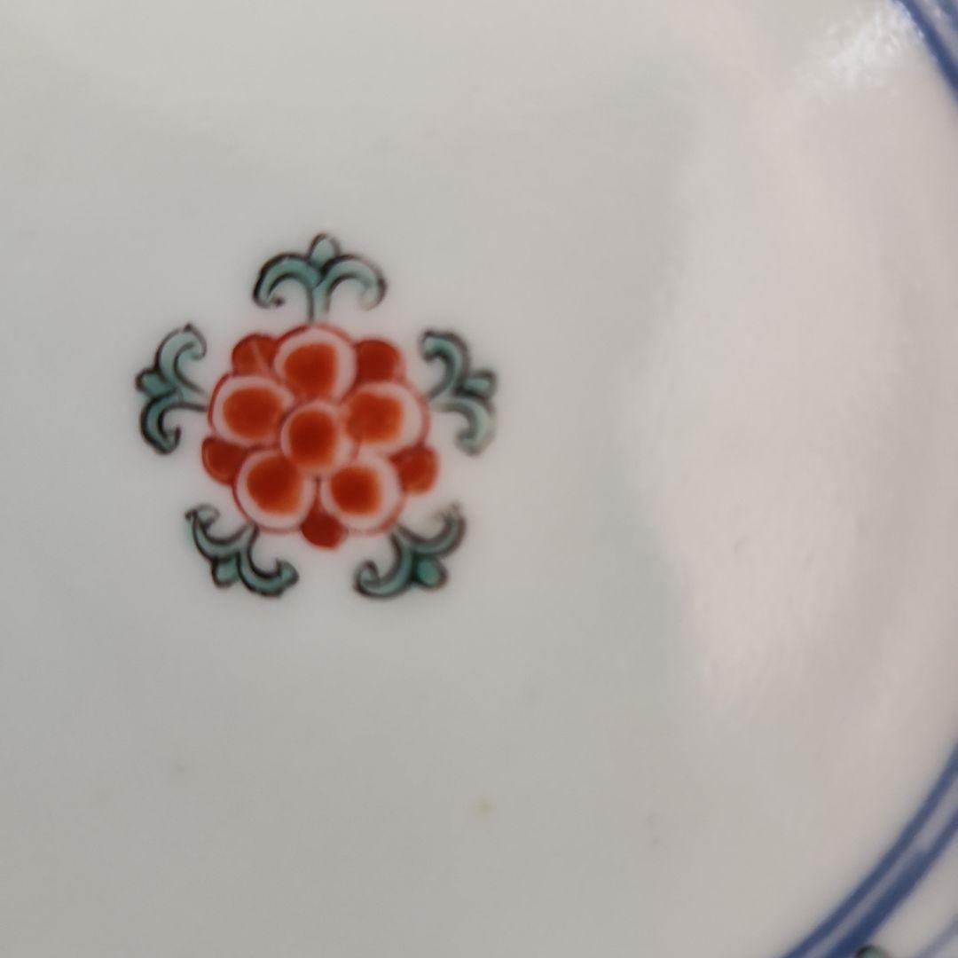 柿右衛門手の色絵花唐草文小皿