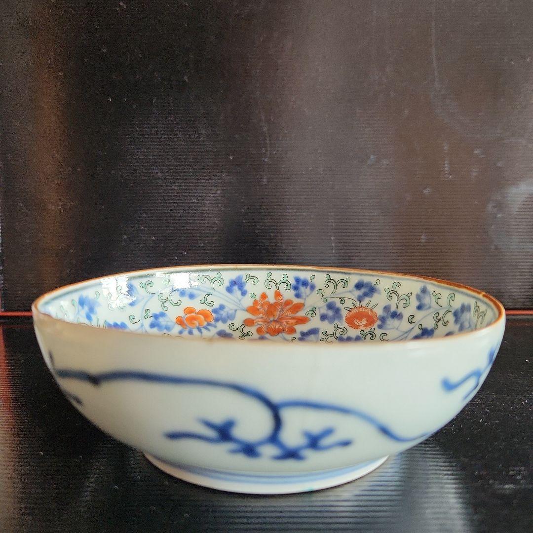 柿右衛門手の色絵花唐草文小皿