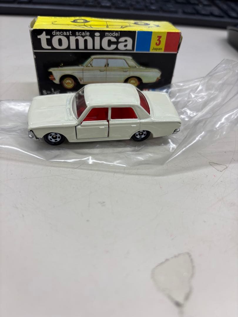 N9887【未使用】黒トミカ　クラウンスーパーデラックス