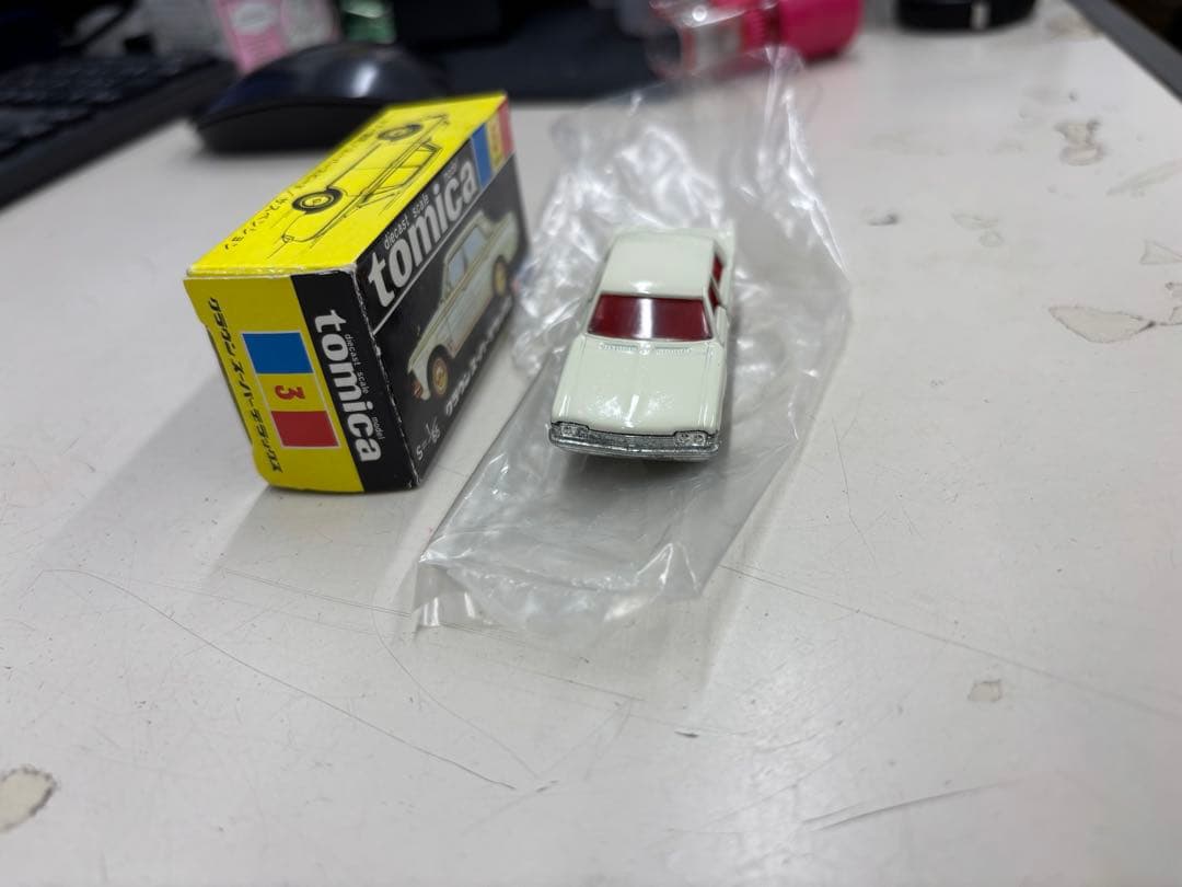 N9887【未使用】黒トミカ　クラウンスーパーデラックス