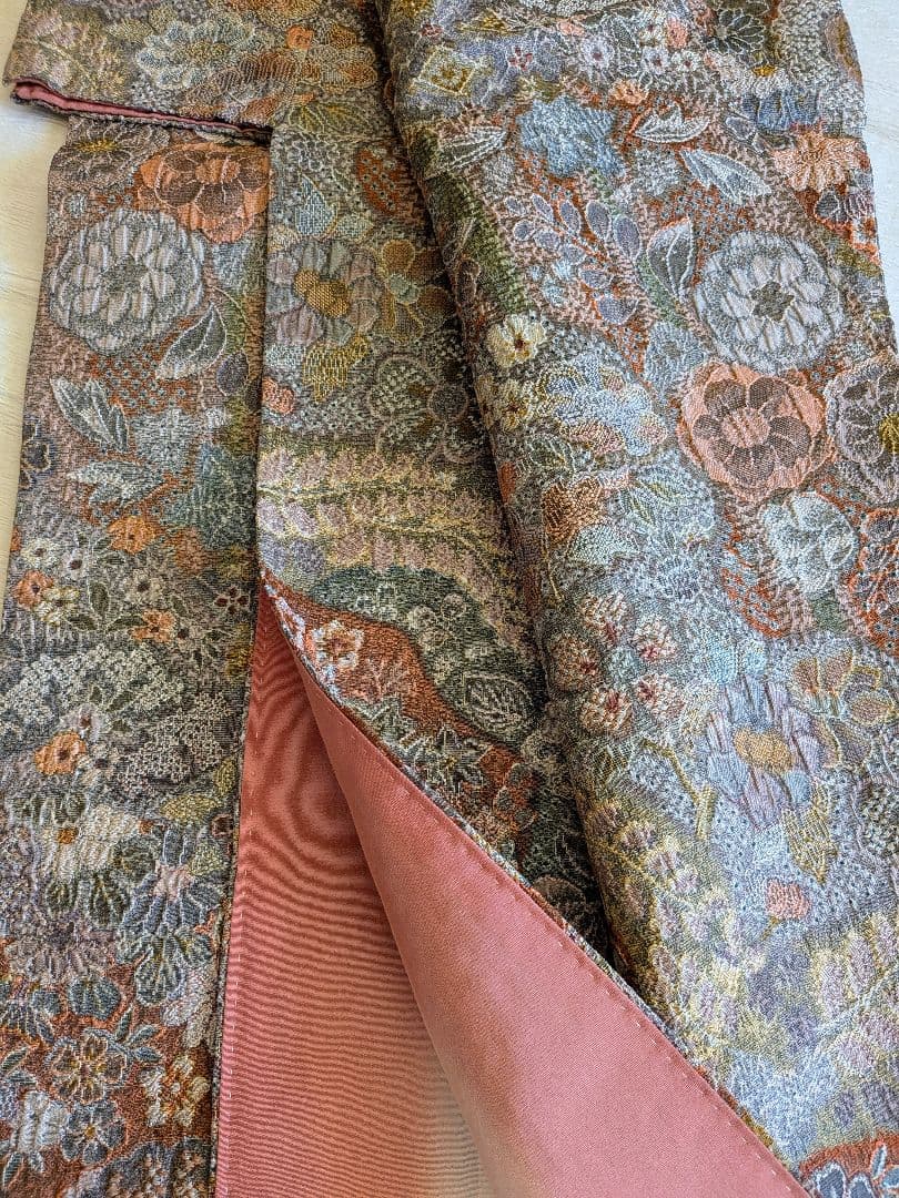 【美品】お召し 辻が花模様織り出し 刺繍 優しいグレー 淡ピンク 正絹