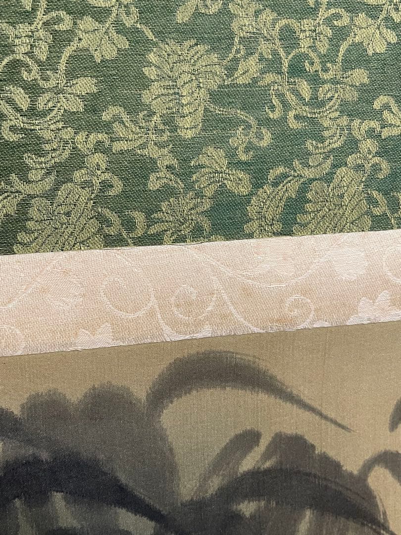 掛軸 龍山筆『猛虎図』肉筆 絹本 厄除け 縁起物 箱付 緻密描写