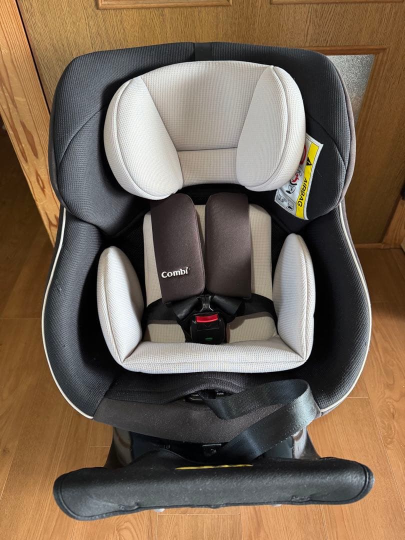 Combi チャイルドシート ブラック/ホワイト
