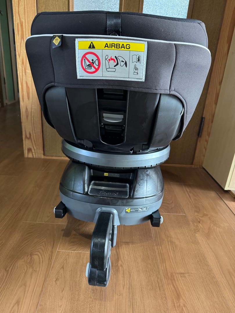 Combi チャイルドシート ブラック/ホワイト