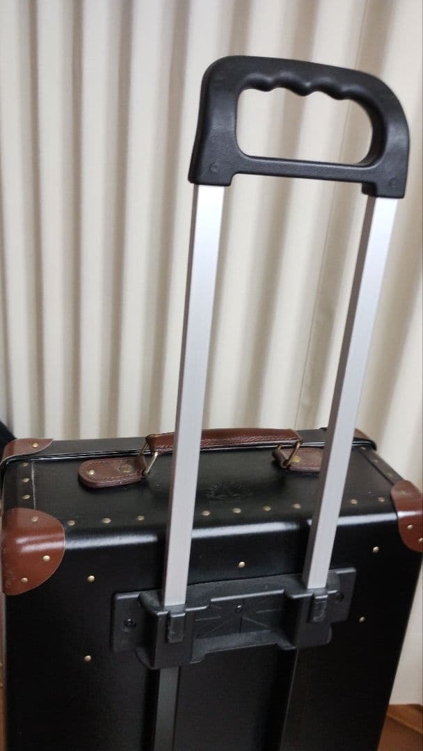 m*様 グローブトロッター　GLOBE TROTTER スモールキャリーオン 3
