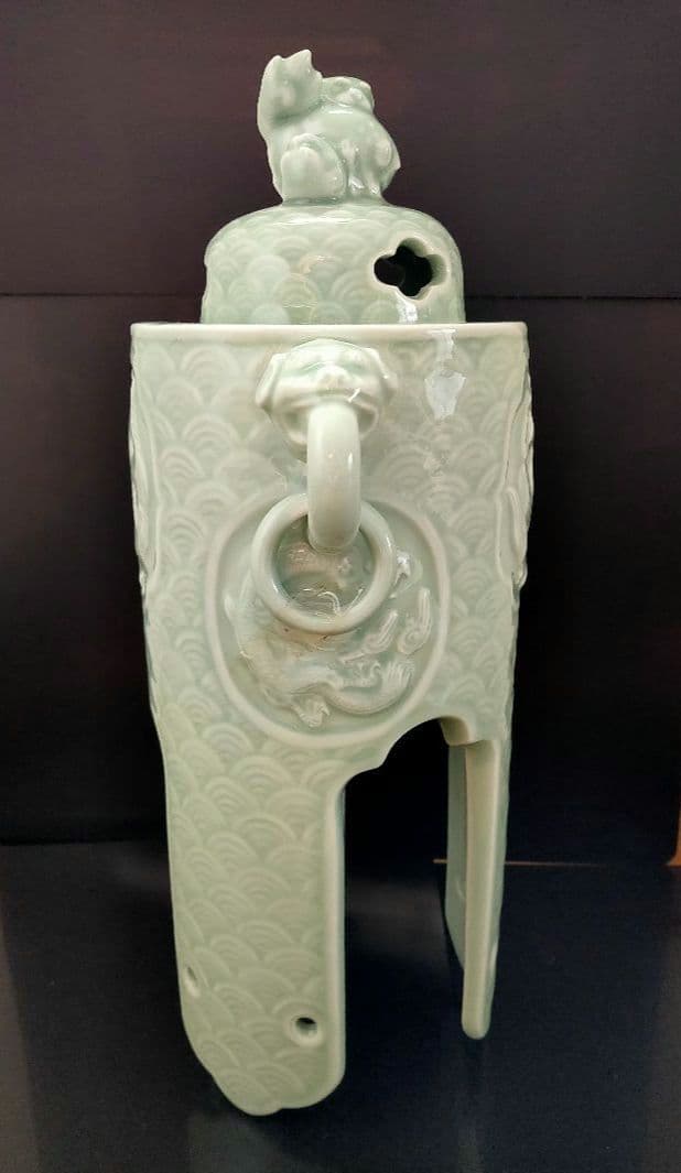 伊万里焼 伝統工芸士 市川冬山窯 色鍋島 青磁 耳環付 香炉 (箱付)