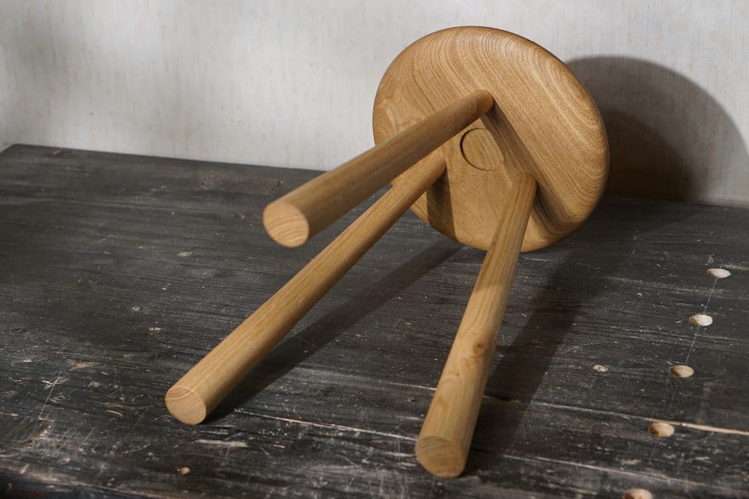 無垢な栗の木スツール