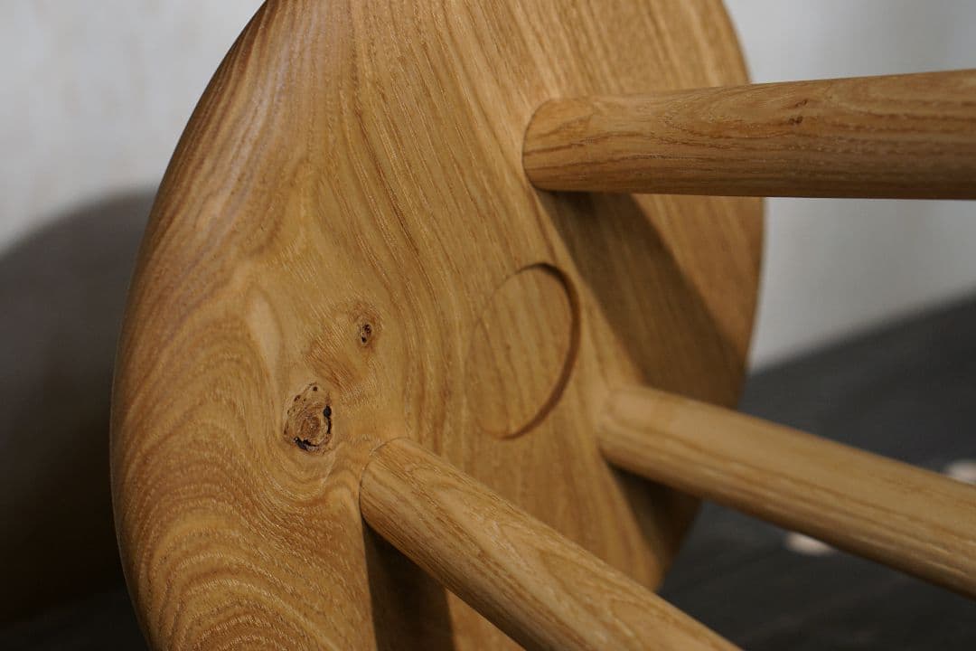 無垢な栗の木スツール
