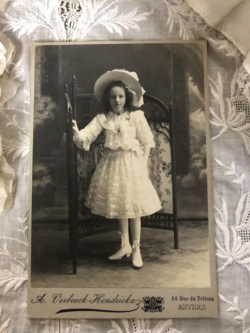 フランスアンティーク カルト・ド・ヴィジット 白いドレスの美しい少女　大判サイズ