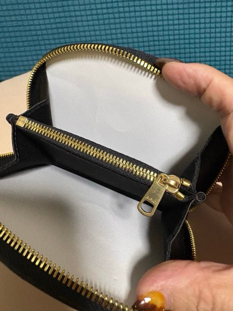 A.P.C. Demi-luneコンパクトウォレット