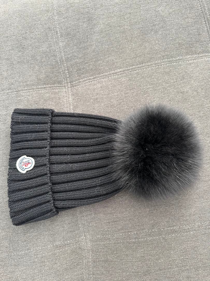 MONCLER 黒 ニット帽 ファー付きポンポン