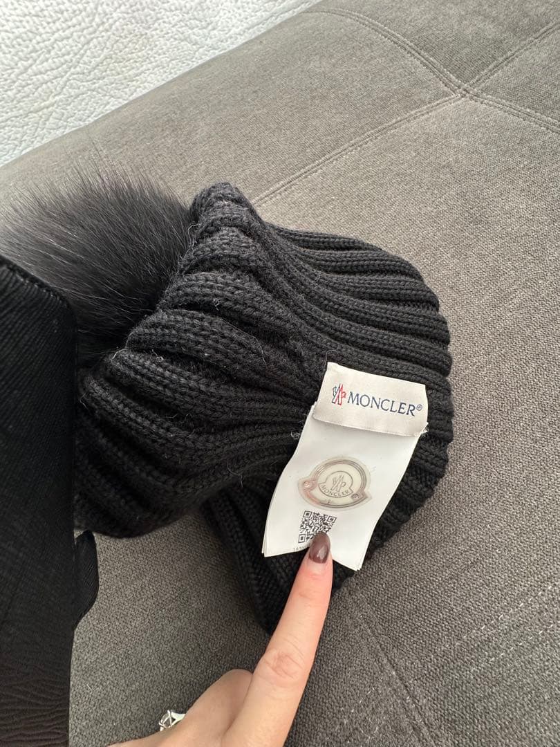 MONCLER 黒 ニット帽 ファー付きポンポン