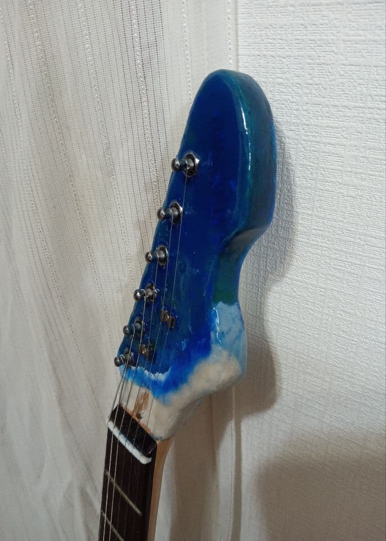 エレキギター　アクリル透明　ストラトタイプ LED・WAVE・クラゲ仕様