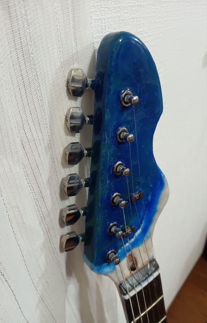 エレキギター　アクリル透明　ストラトタイプ LED・WAVE・クラゲ仕様