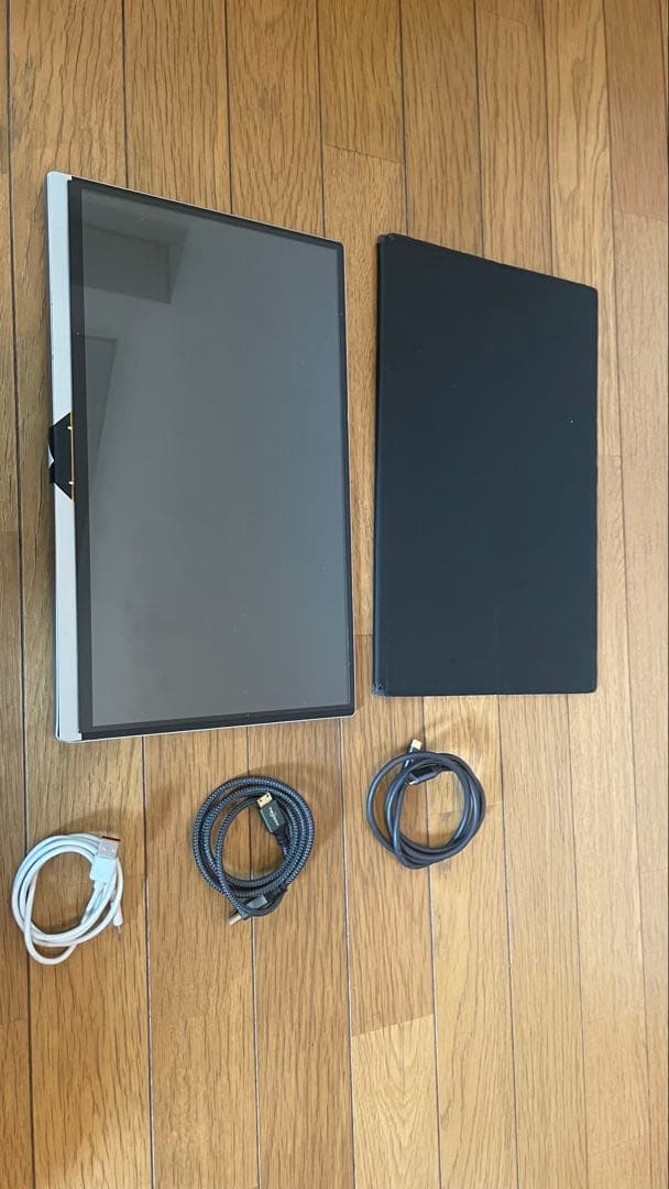 中古Qriom 15.6インチ マルチタッチ　ポータブルモニター