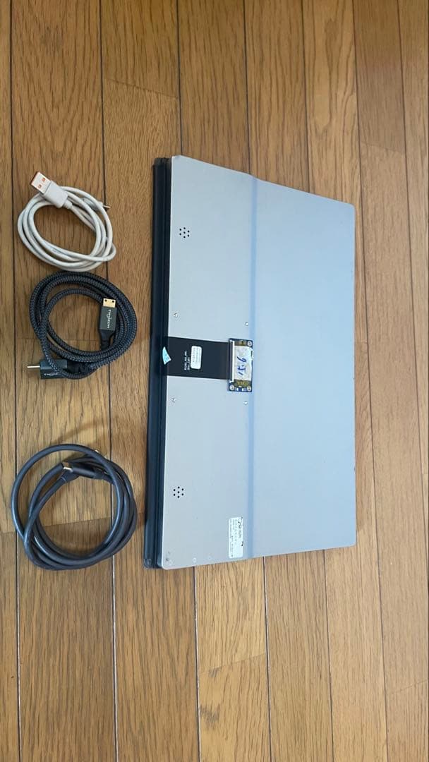 中古Qriom 15.6インチ マルチタッチ　ポータブルモニター