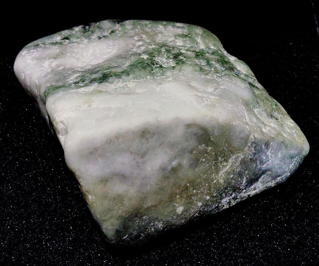 ★翡翠原石★糸魚川硬玉【小滝・川ズレ・ミロナイト翡翠352ｇ】