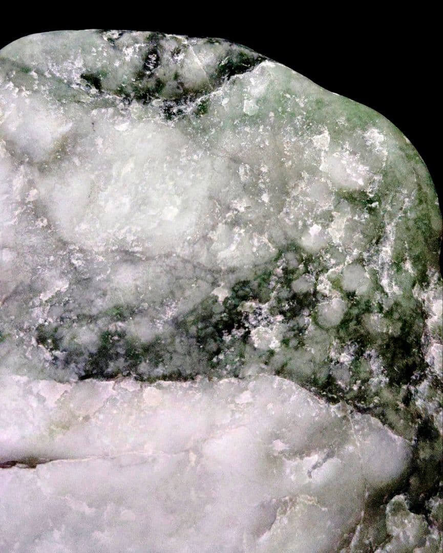 ★翡翠原石★糸魚川硬玉【小滝・川ズレ・ミロナイト翡翠352ｇ】