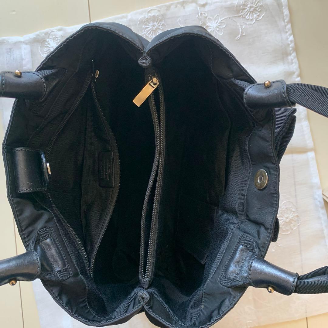 フェラガモ　リボン付きブラックナイロンバッグ