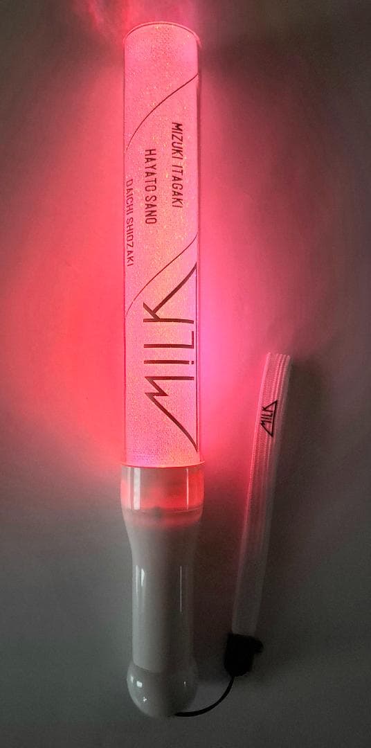 M!LK Treasure Treasure カラチェン ペンライト（G977）