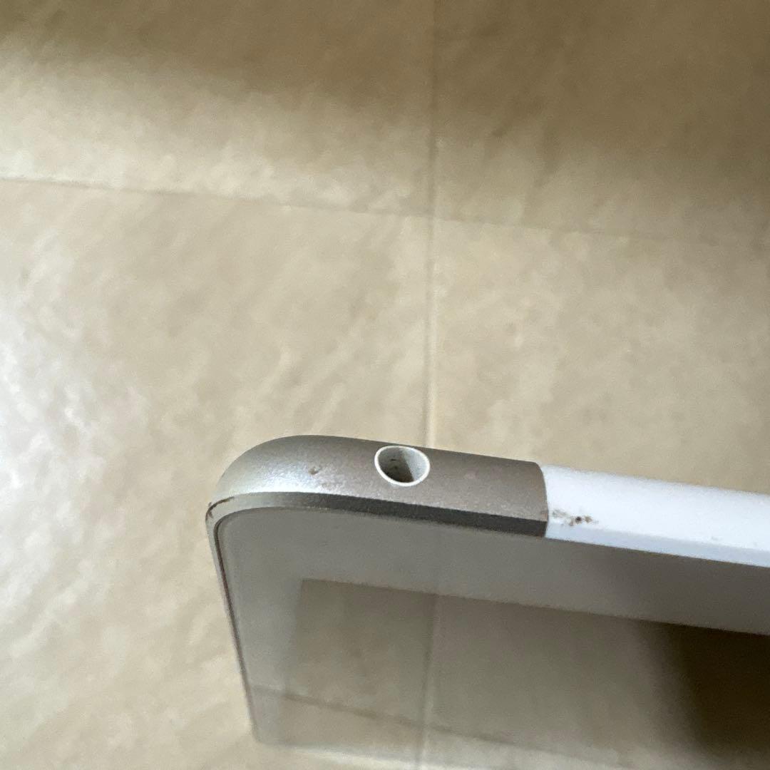 Apple iPad (第8世代) wifi＋celluarシルバー 32GB