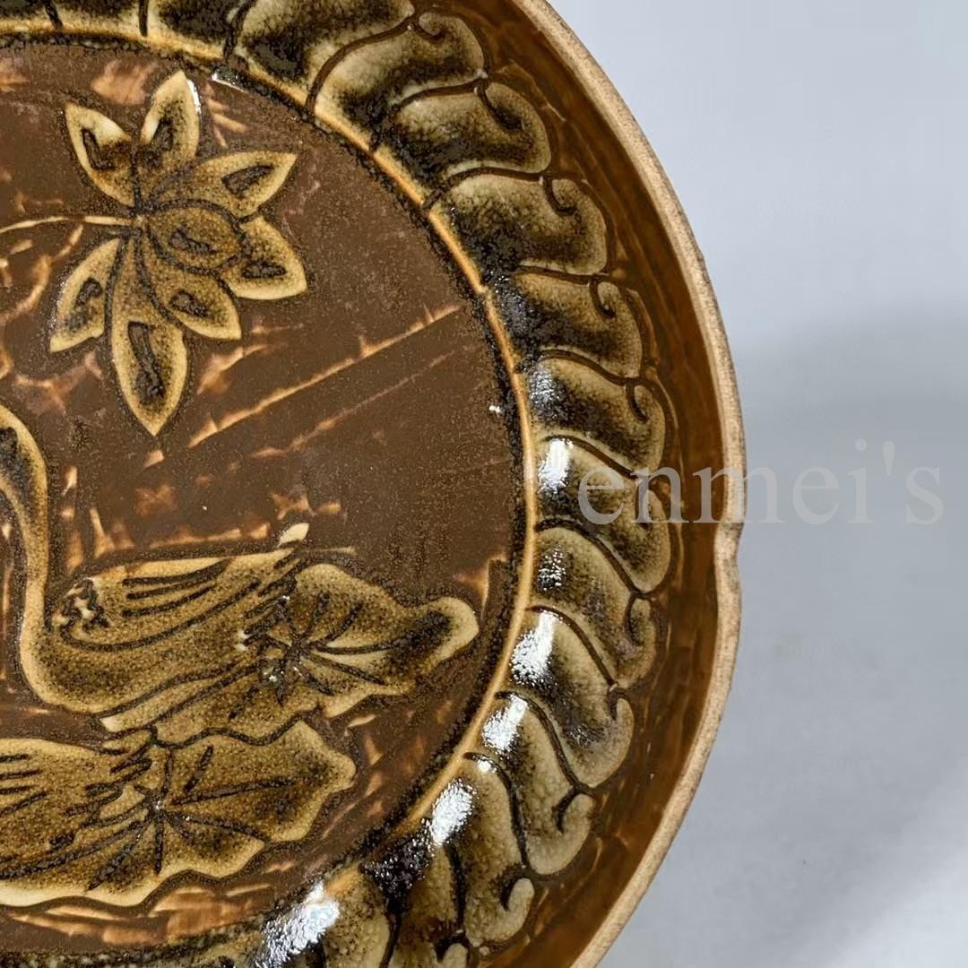 中国古美術・旧蔵品 宋代 定窑 酱釉 花鸟纹盘・食器・禮品・置物・茶道具・文房具