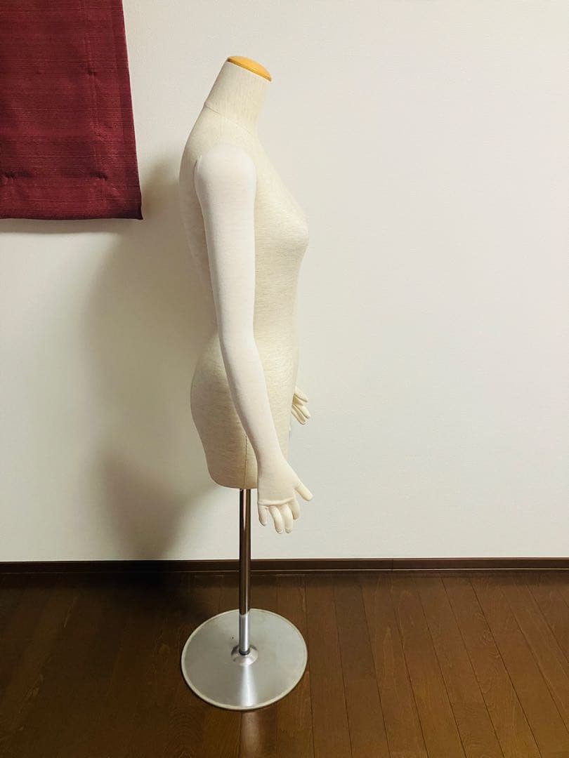トルソー（バスト81サイズ）　腕と手指が動くマネキン
