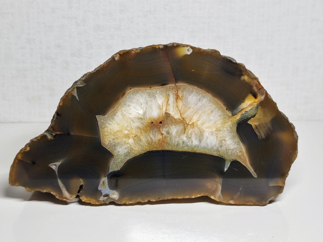 瑪瑙 2.4kg メノウ 原石 鑑賞石 自然石 誕生石 水石 鉱物 宝石 置石