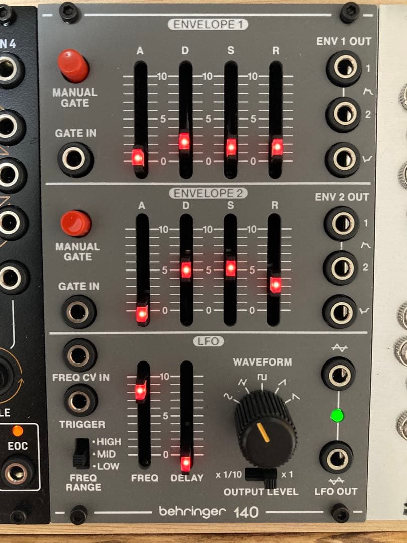 鍵盤楽器 Behringer 140 DUAL ENVELOPE / LFO