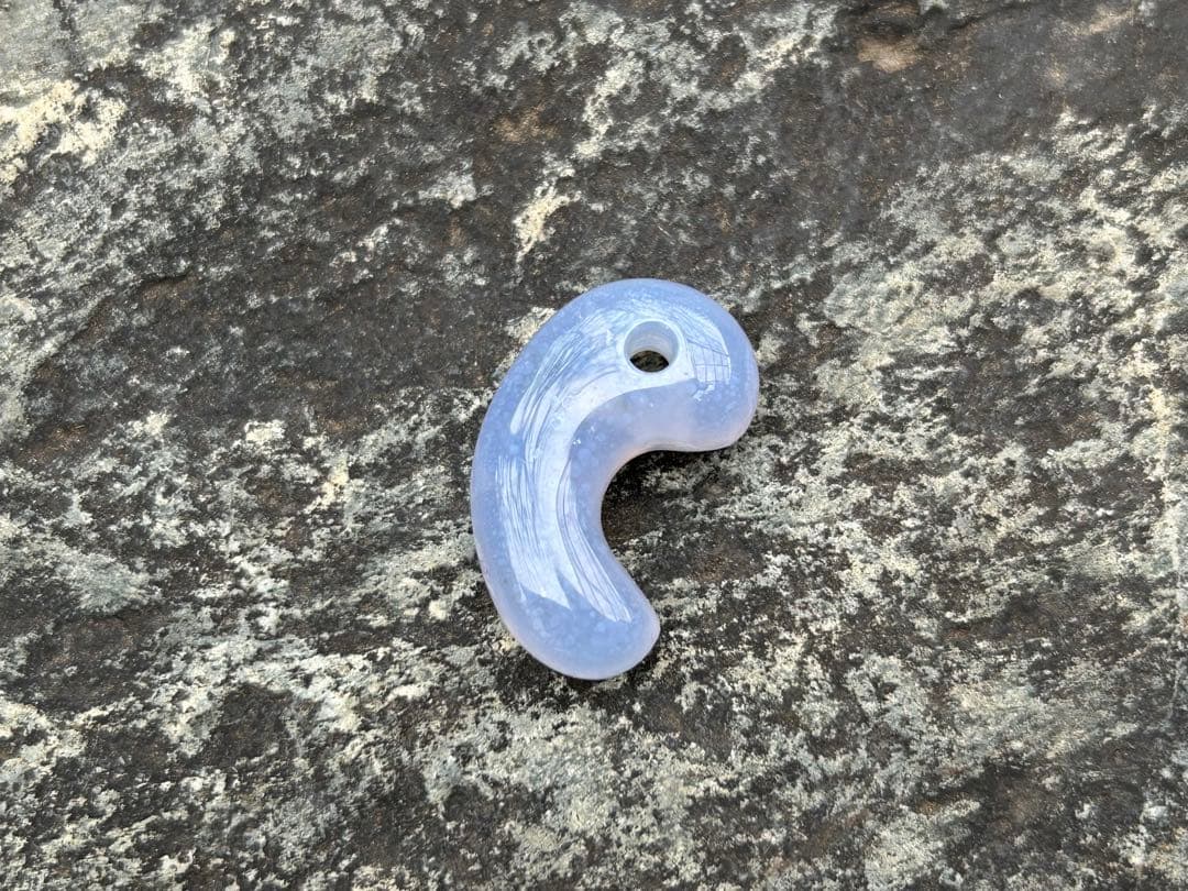 錦石　青メノウ勾玉