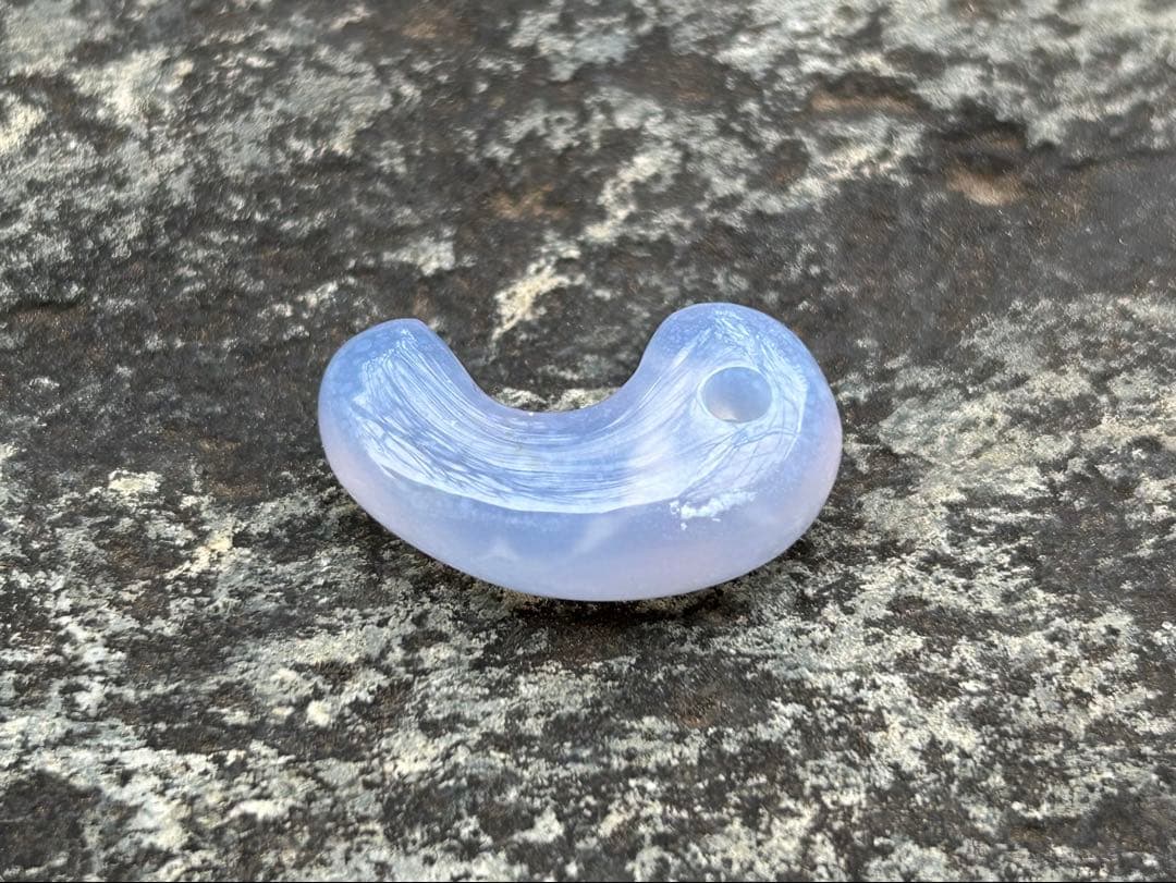 錦石　青メノウ勾玉