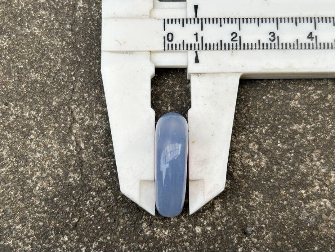 錦石　青メノウ勾玉