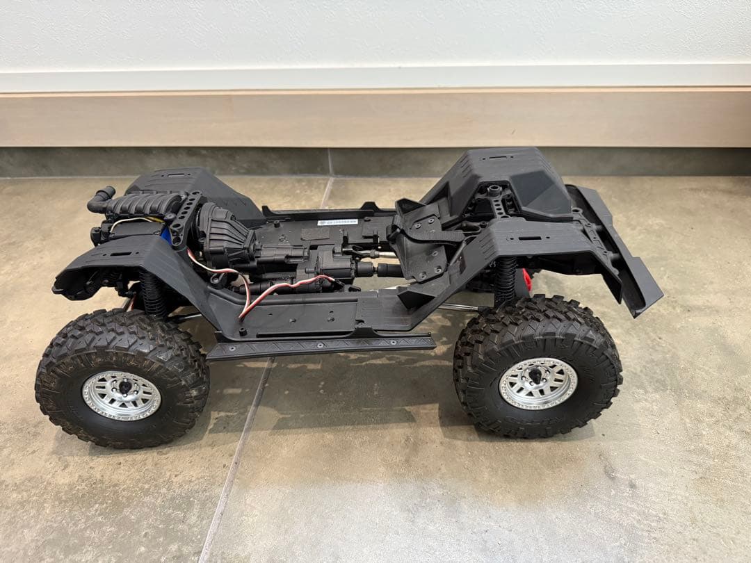 アキシャル　SCX10 Ⅲ ラングラー　シャーシ下廻りキズ少ない