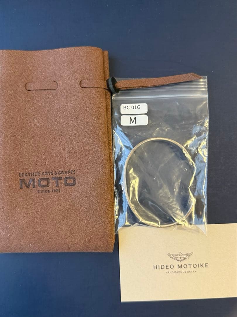 MOTO K18イーグルスタンプメタル付平打ちバングル