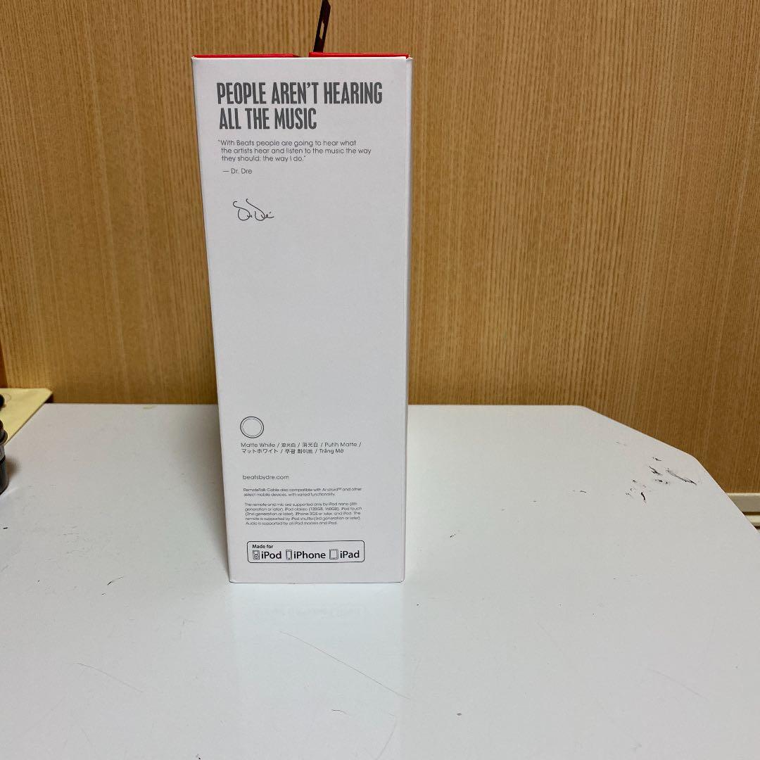 ヘッドホン Beats by Dr Dre BT EP ON WHITE