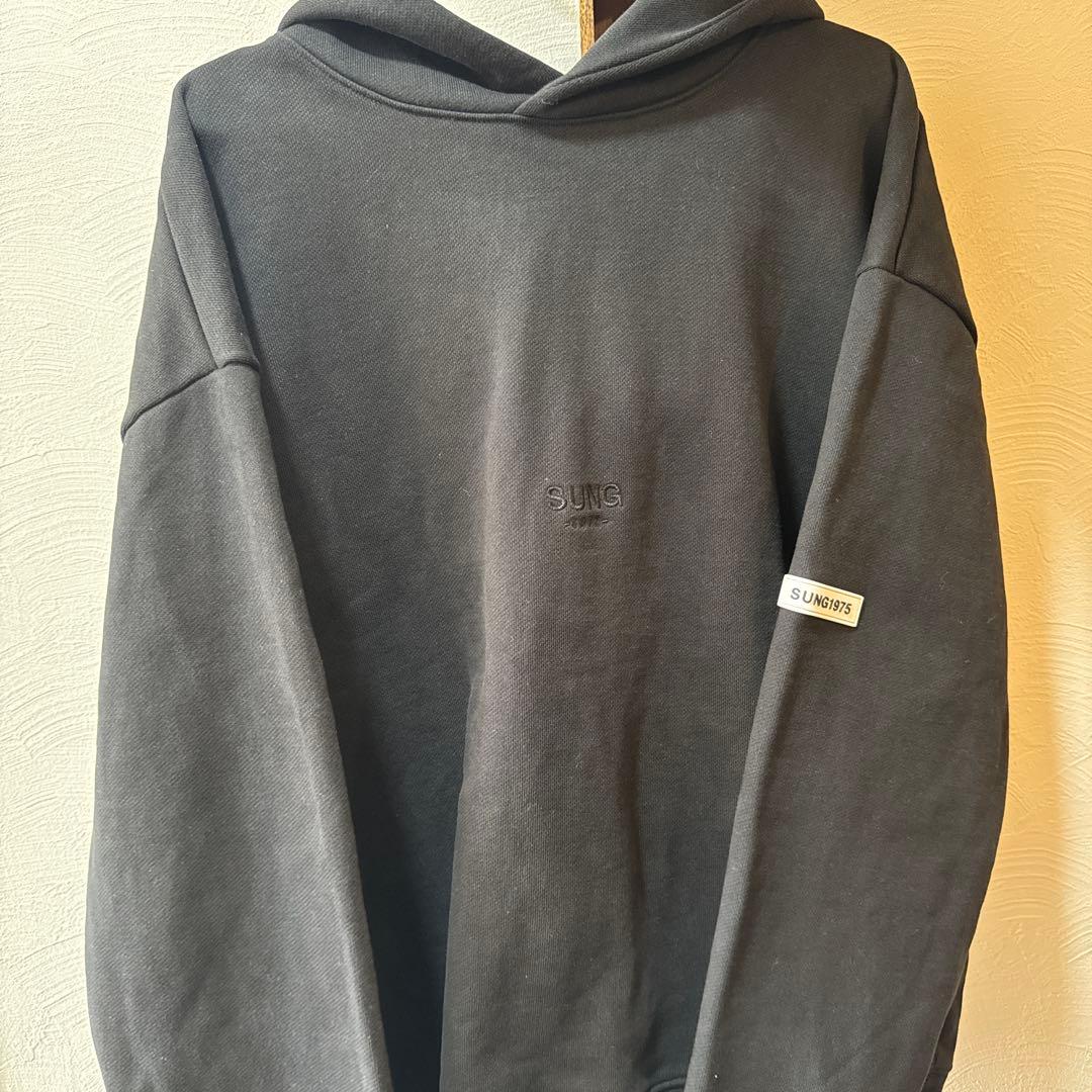 sung1975パーカー