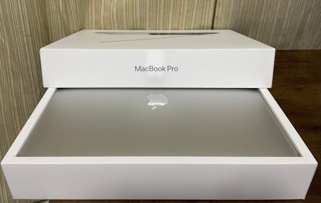 美品 MacBook Pro 2020 TouchBar付き