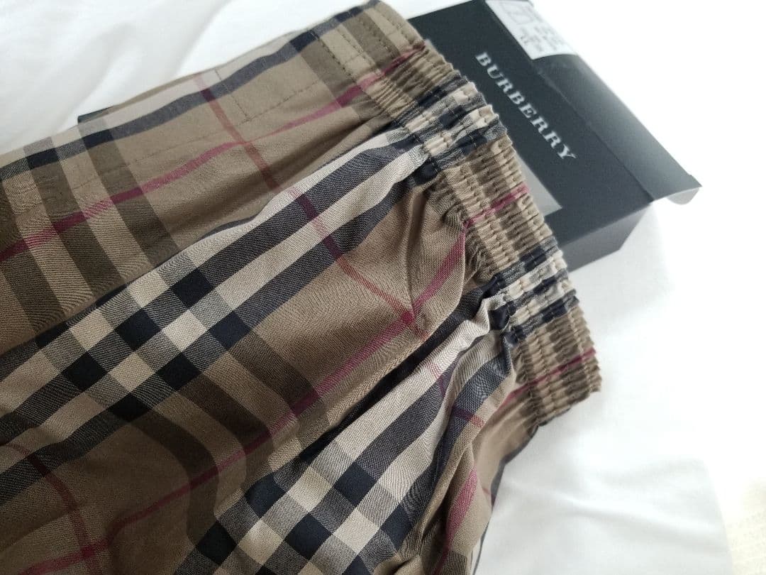 バーバリートランクス新品未使用メガベージュ茶 大サイズ新品ソックス付き26-28