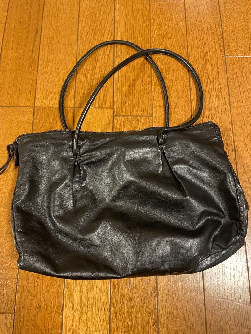 MIU MIU ブラックレザートートバッグ