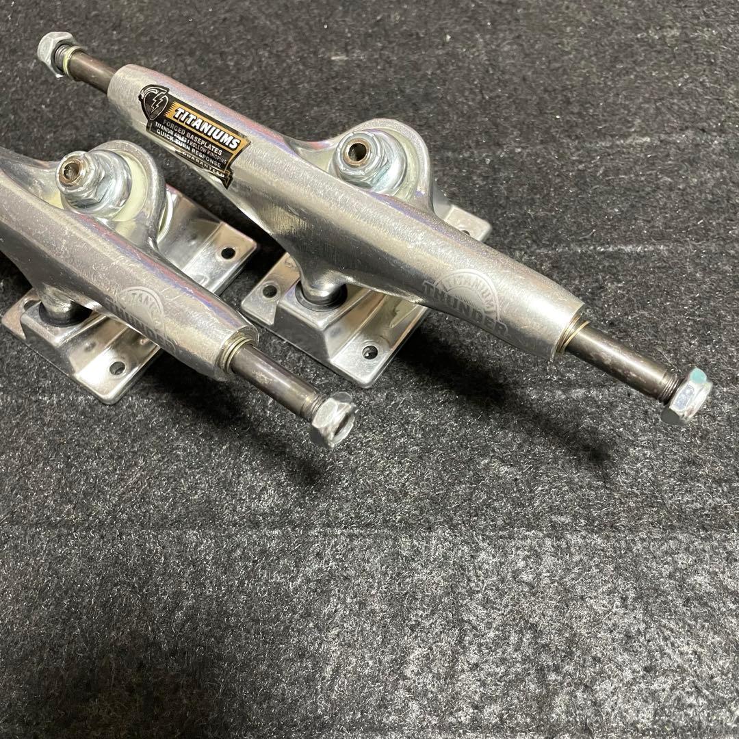 サンダートラック　スケートボード　スケボートラック　新品　チタニウム　149